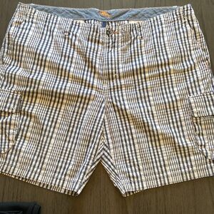 Tommy Bahama men’s blue and white plaid cargo shorts